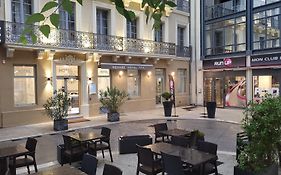 Square Hotel